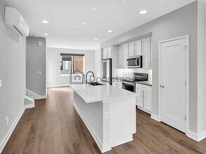 18755 76th Ave W in Lynnwood, WA - Foto de edificio - Building Photo