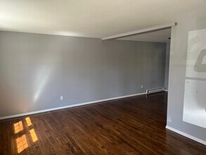 81 E Pattagansett Rd in East Lyme, CT - Building Photo - Building Photo