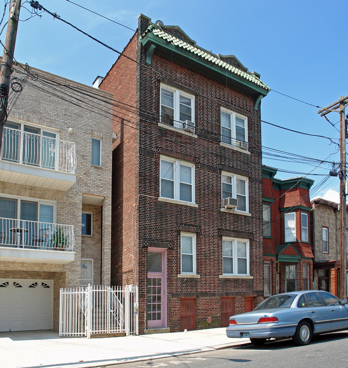 7 Hague St in Jersey City, NJ - Building Photo