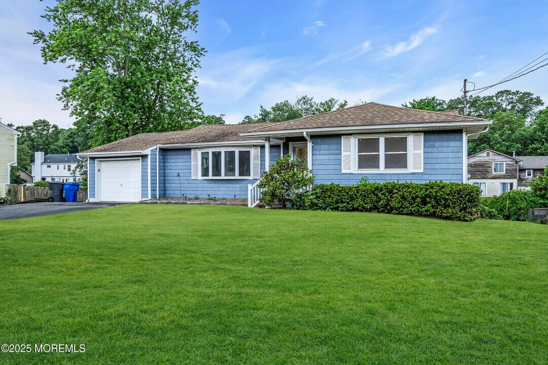 720 Brookside Dr in Toms River, NJ - Building Photo
