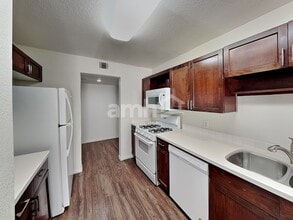 7636 Connemara Ave in Las Vegas, NV - Building Photo - Building Photo