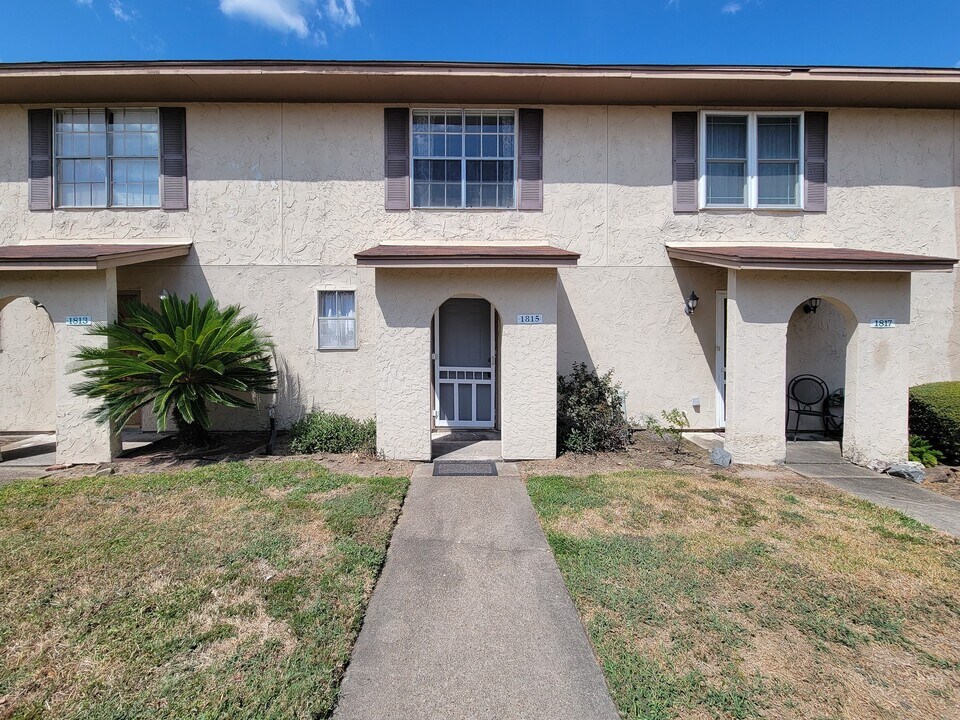 1815 Country Village Blvd in Humble, TX - Building Photo