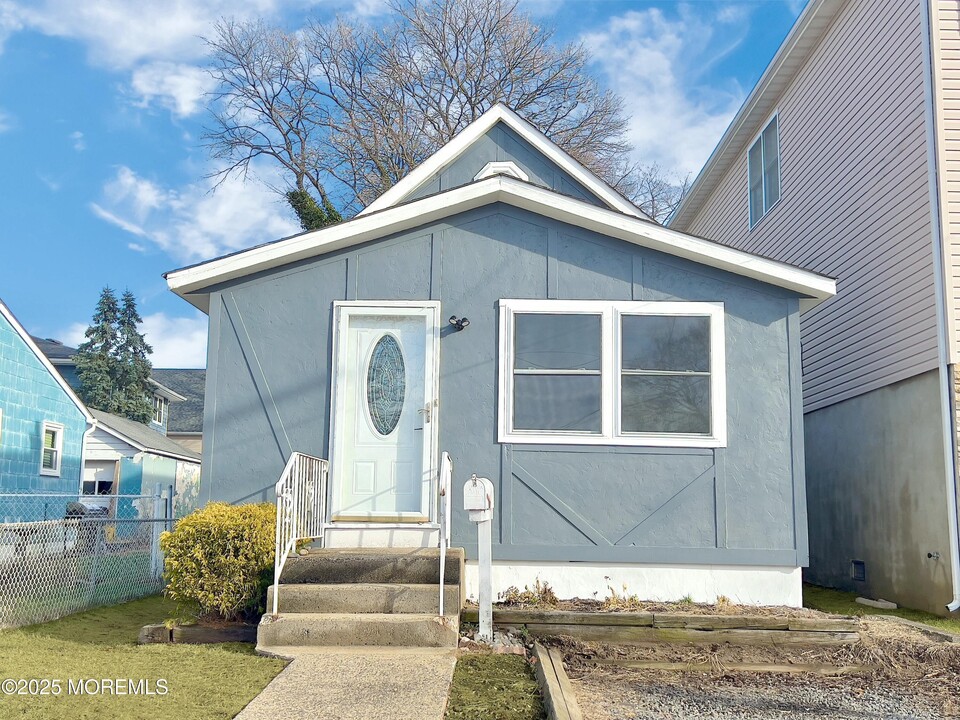 202 Hudson Ave in Middletown, NJ - Building Photo