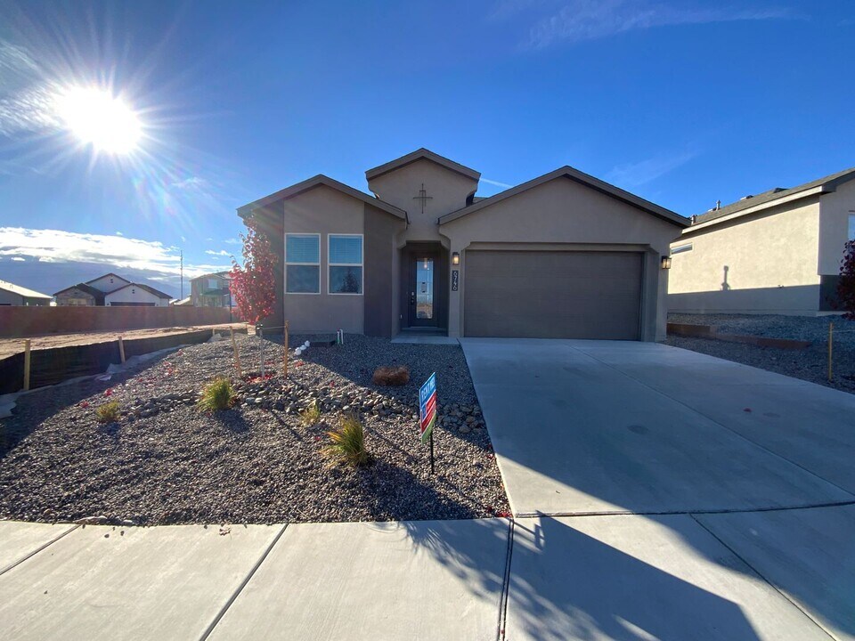 6746 Clayton Dr NE in Rio Rancho, NM - Building Photo