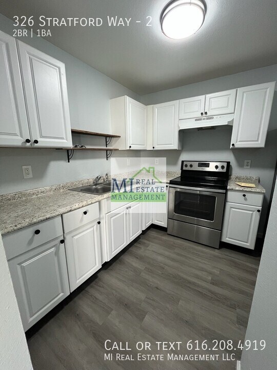 326 Stratford Way in Holland, MI - Building Photo