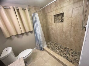 1097 Club View Dr, Unit C in Big Bear Lake, CA - Foto de edificio - Building Photo