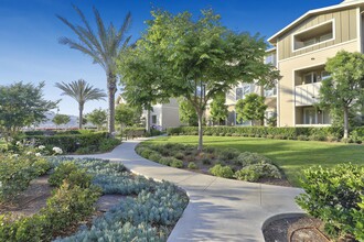 Sendero Gateway Apartment Homes in Rancho Mission Viejo, CA - Foto de edificio - Building Photo