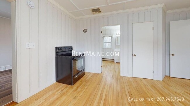 5 Grove St, Unit 2 in Waterville, ME - Building Photo - Building Photo