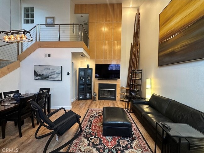 2217 Vanderbilt Ln in Redondo Beach, CA - Foto de edificio - Building Photo