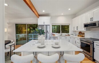 201 165th Ave NE in Bellevue, WA - Building Photo - Building Photo