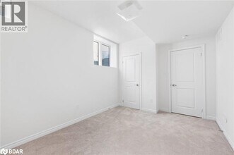 100 Nottingham Rd in Barrie, ON - Building Photo - Building Photo