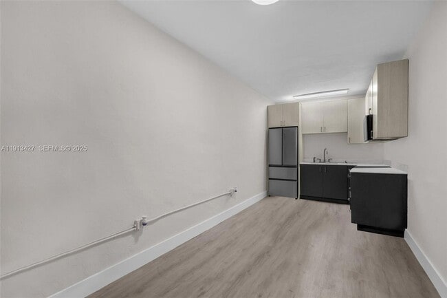 3030 NW 16th St, Unit 3 in Miami, FL - Building Photo - Building Photo