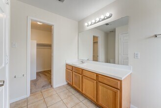 6118 Yorkglen Manor Ln in Houston, TX - Foto de edificio - Building Photo