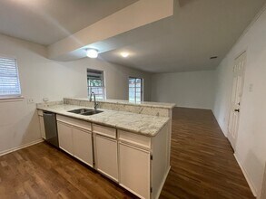 7219 Tanager St in Houston, TX - Foto de edificio - Building Photo