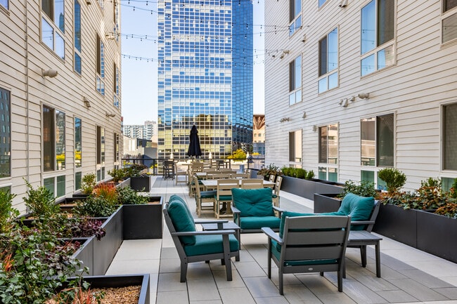 Capitol Square Apartments in Denver, CO - Building Photo - Building Photo