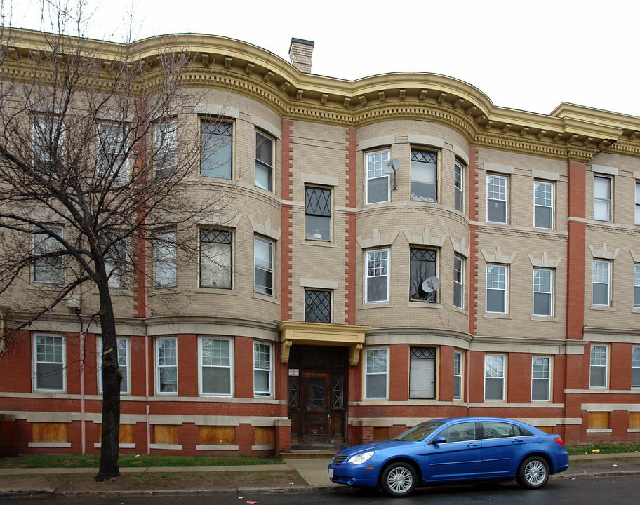 1 Beacon Ave in Holyoke, MA - Foto de edificio