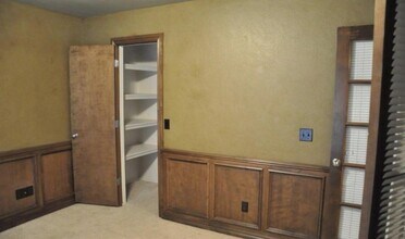 6613 Stinchcomb Dr in Oklahoma City, OK - Foto de edificio - Building Photo