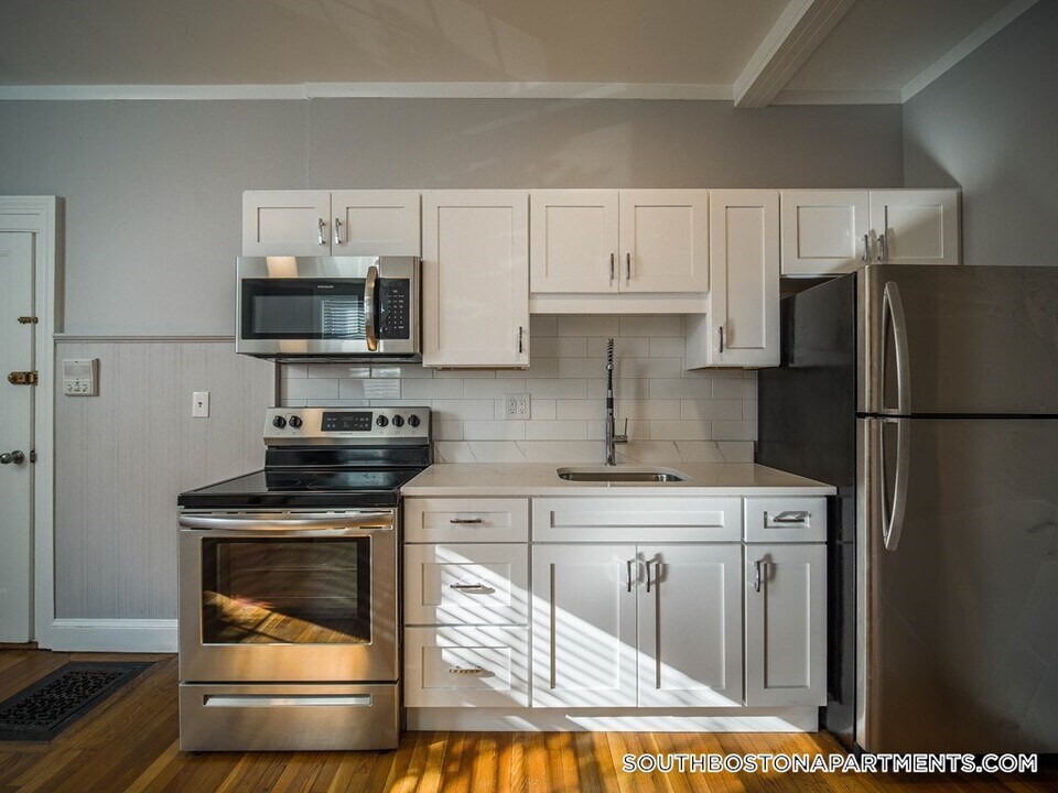 510 E Broadway in Boston, MA - Building Photo