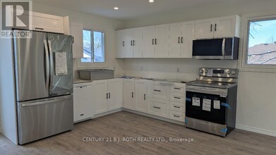 20 Meadowland Ave in Barrie, ON - Building Photo - Building Photo