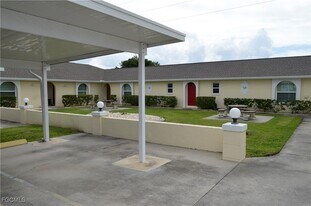 906 SW 47th Terrace in Cape Coral, FL - Building Photo