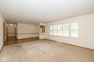 647 Alwyne Rd in Carmel, IN - Foto de edificio - Building Photo