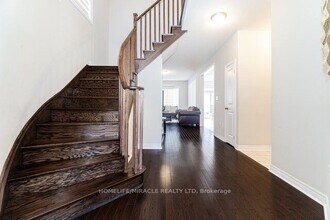 117 Finegan Cir in Brampton, ON - Building Photo - Building Photo