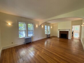 305 Albemarle Rd, Unit 2 in Newton, MA - Building Photo - Building Photo