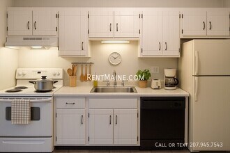 10 Tall Pines Dr in Lewiston, ME - Foto de edificio - Building Photo