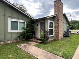 10510 Little Pebble Dr in Austin, TX - Building Photo