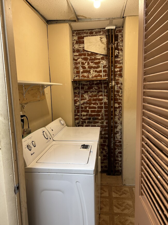 28 S Strawberry St in Philadelphia, PA - Building Photo - Building Photo
