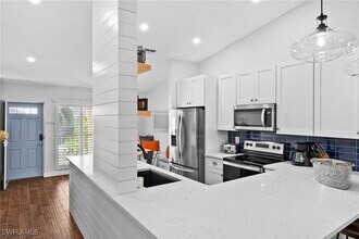 864 Gulf Pavillion Dr in Naples, FL - Building Photo - Building Photo