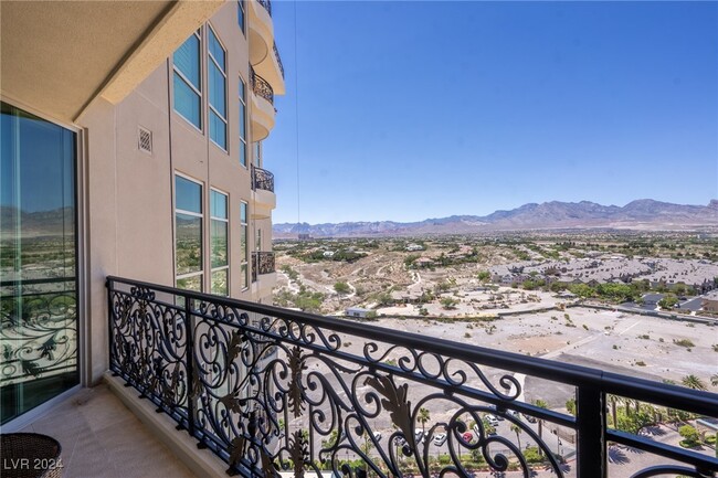 9103 Alta Dr in Las Vegas, NV - Building Photo - Building Photo