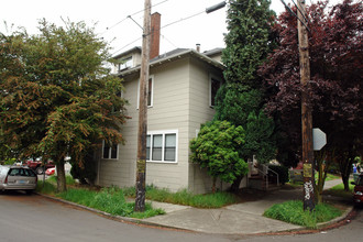 Madison Apartments in Portland, OR - Building Photo - Building Photo