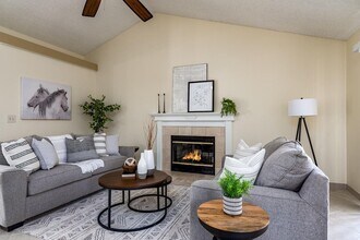 921 Fremont Ave in Clovis, CA - Building Photo - Building Photo