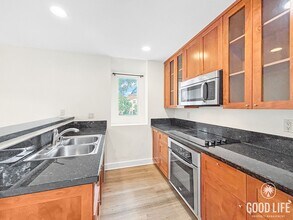 8503 Villa La Jolla Dr in San Diego, CA - Building Photo - Building Photo