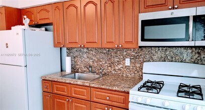 524 Washington Ave in Miami Beach, FL - Building Photo - Building Photo