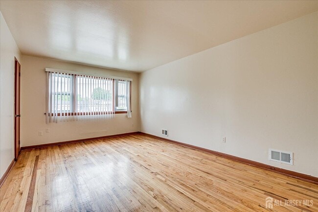 504 Chandler Ave in Linden, NJ - Building Photo - Building Photo