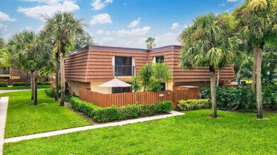 2402 24th Ct in Jupiter, FL - Building Photo - Building Photo