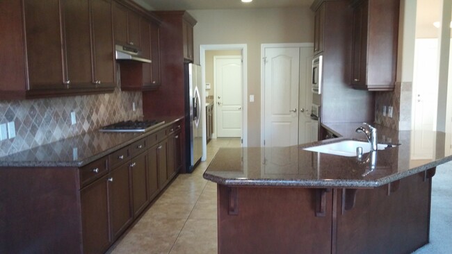 4022 W Calimyrna Ave in Fresno, CA - Building Photo - Building Photo