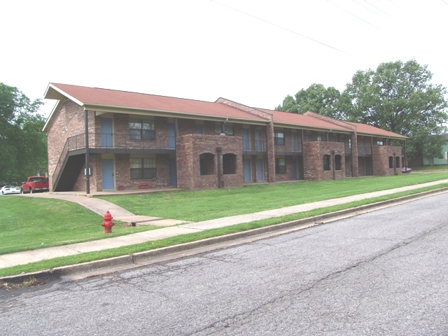 Whispering Winds Apartments in Dyersburg, TN - Building Photo