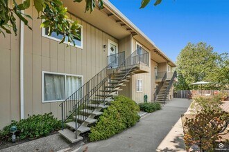1965 Ascot Dr, Unit 11 in Moraga, CA - Building Photo - Building Photo