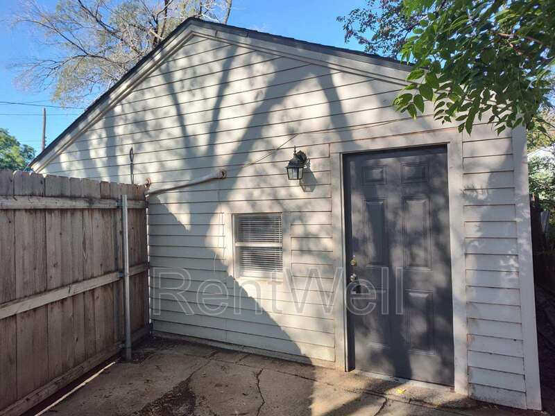 2404 Avenue U in Lubbock, TX - Foto de edificio