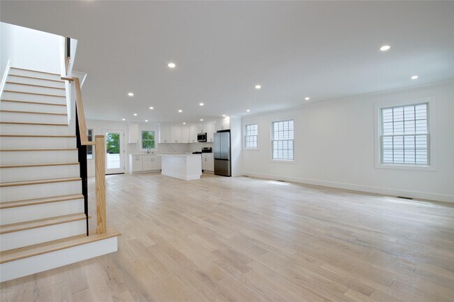 30 Kirkwood Rd in Port Washington, NY - Building Photo - Building Photo