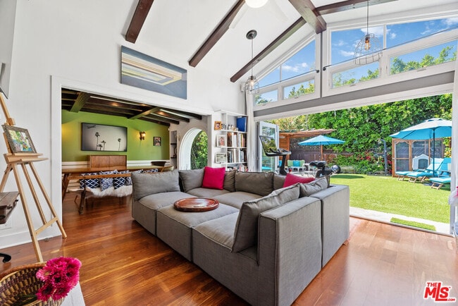 10521 Cushdon Ave in Los Angeles, CA - Building Photo - Building Photo