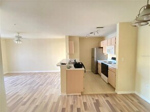 5455 Vineland Rd in Orlando, FL - Building Photo - Building Photo