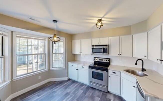 property at 750 E Fishers Creek Rd