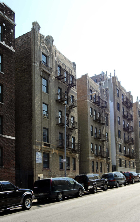 607 W 190th St in New York, NY - Building Photo