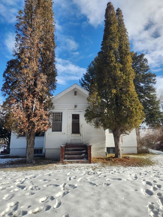 1209 11th Ave E in Polson, MT - Building Photo