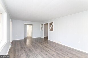 516 Brooke Ave in Magnolia, NJ - Building Photo