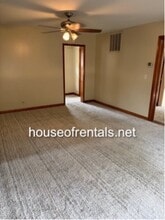 407 Prosperity St in Carterville, IL - Foto de edificio - Building Photo